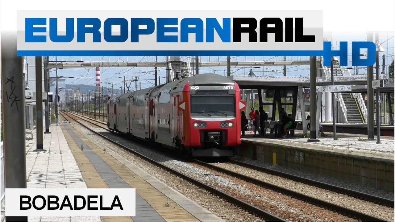 Comboios de Portugal CP Lisboa 3500 EMU 3520 calls at Bobadela Station