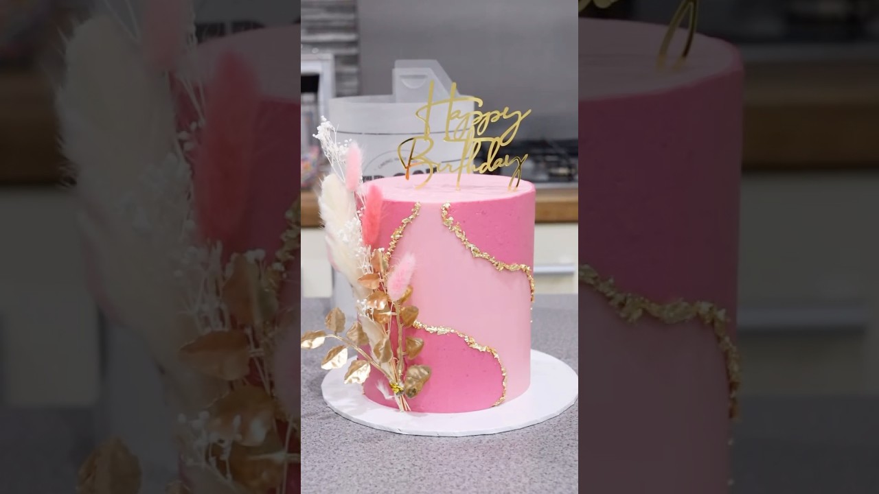 Finally! A tool that makes cake decorating fun again!! 🎂www.frostform.com 🩷#frostform