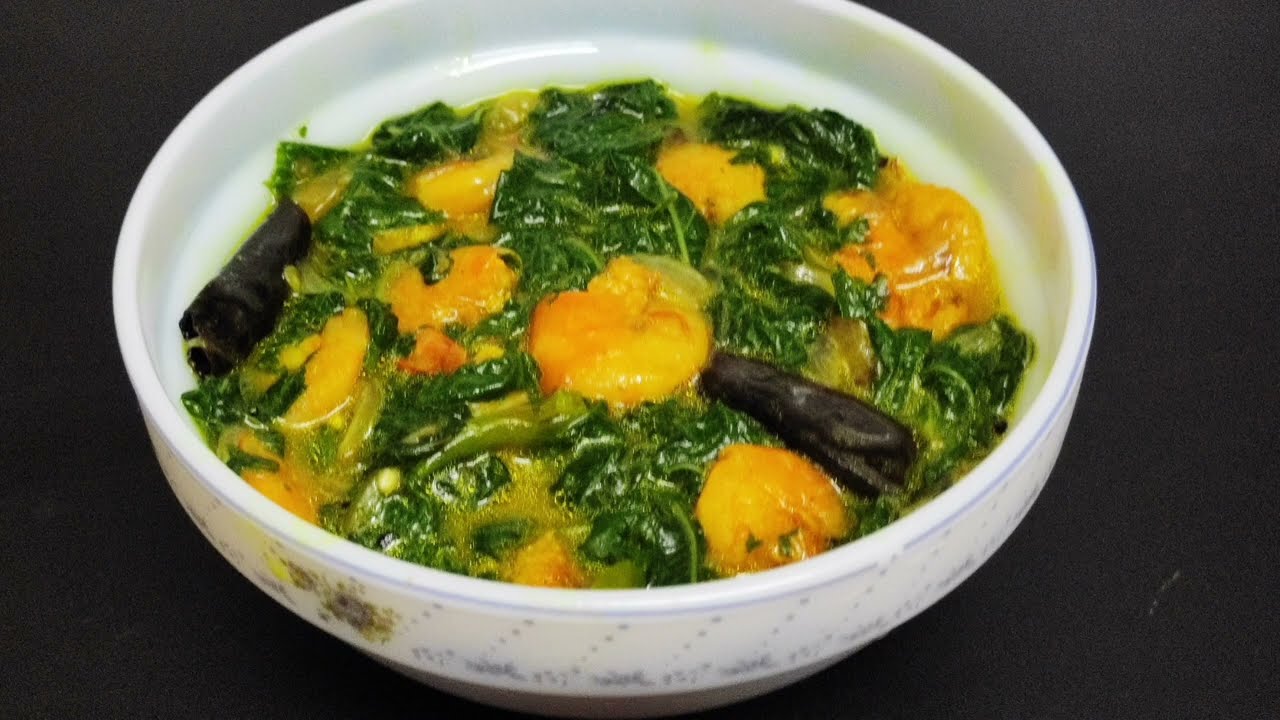 Chingri diye Pat Shak | Gram er Pat Saag Ranna | Jute leaves with prawns