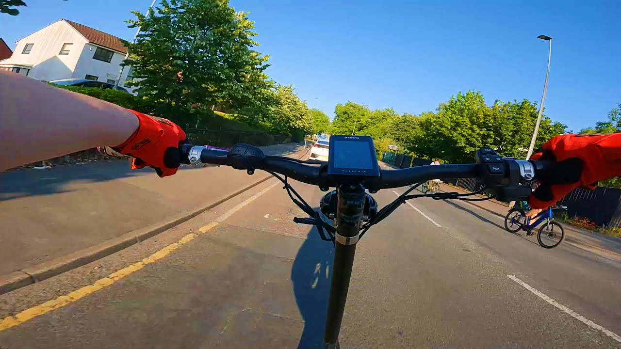 Nami Burn e Fast Riding E scooter UK Pov..