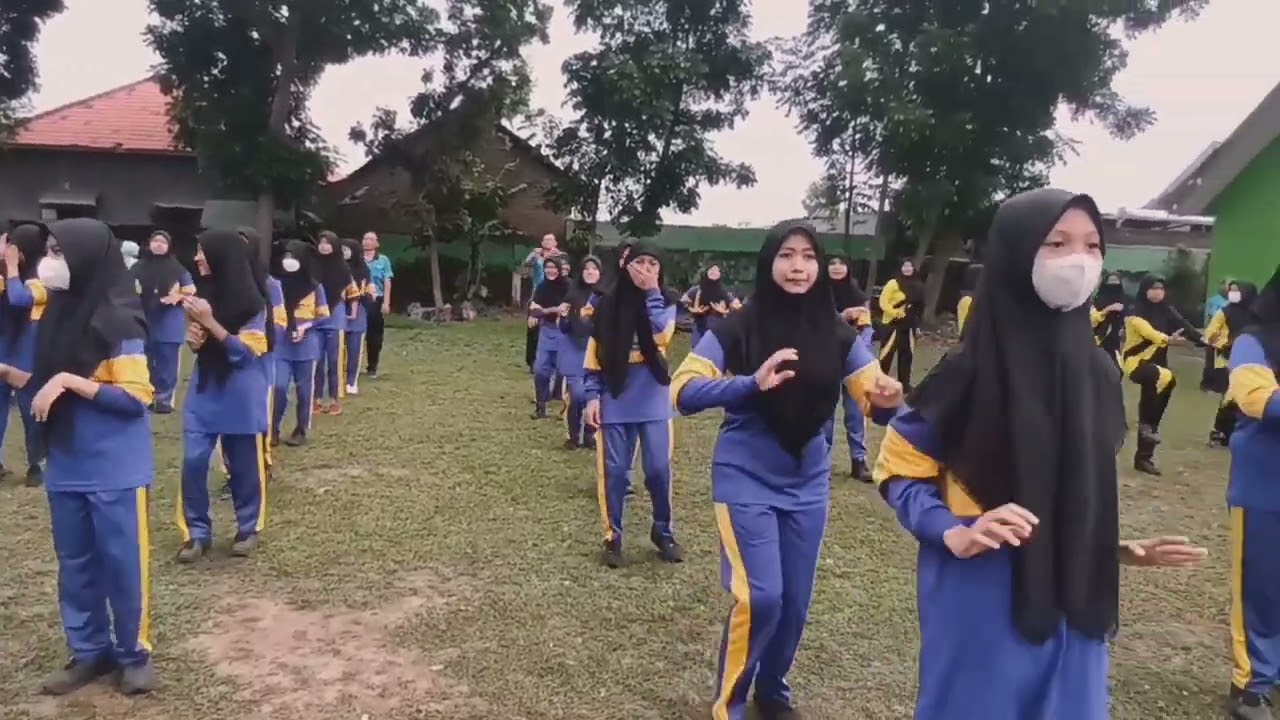 GERAKAN NASIONAL AKSI BERGIZI - SMP NEGERI 2 BANGSAL