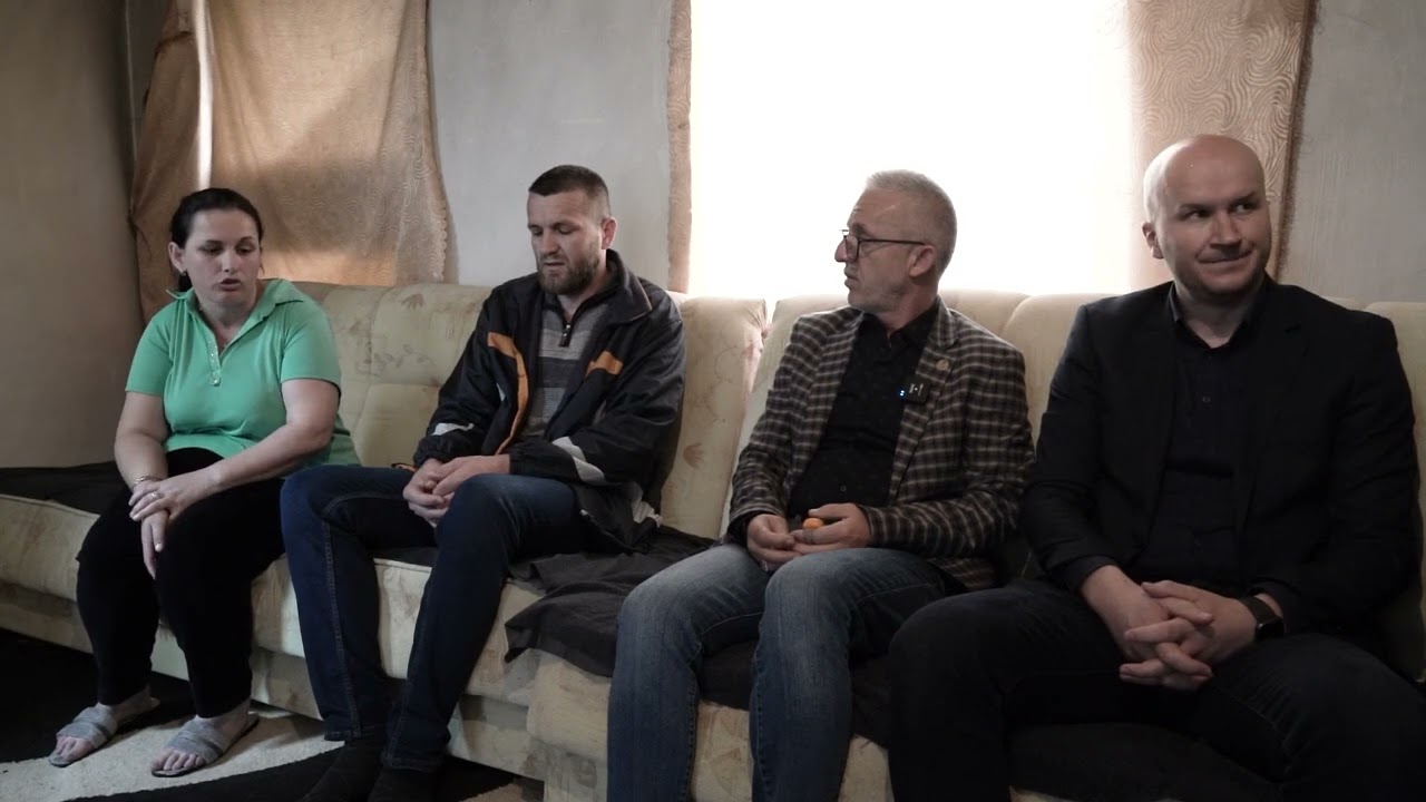 Jeton Beqa nga komuna e Shtimjes po hyn në shtëpi të re.