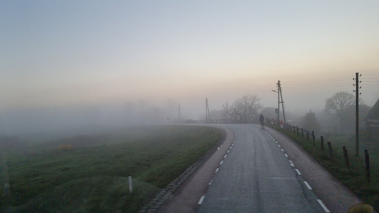Small road through Gouderak in the fog - หมู่บ้านในทะเลหมอกกับถนนสายเล็ก