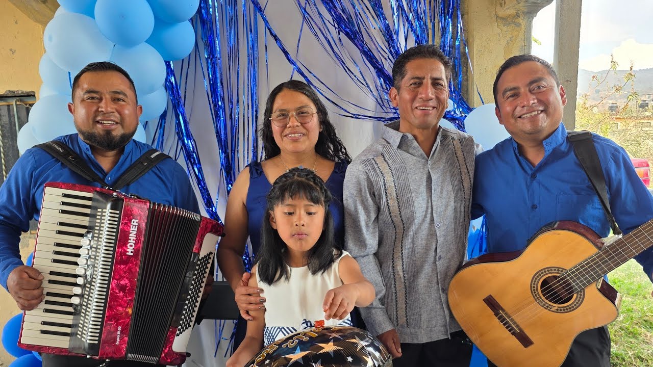 Cumpleaños del Lic. Onesimo Lopez Ortiz San Juan Mixtepec Juxtlahuaca Oaxaca México Region Mixteca 