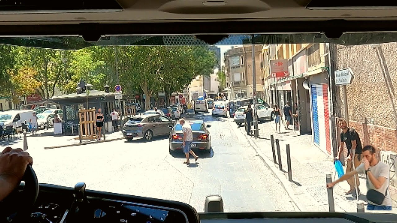 Des quartiers nord de Marseille au centre ville ( en période de vacances )