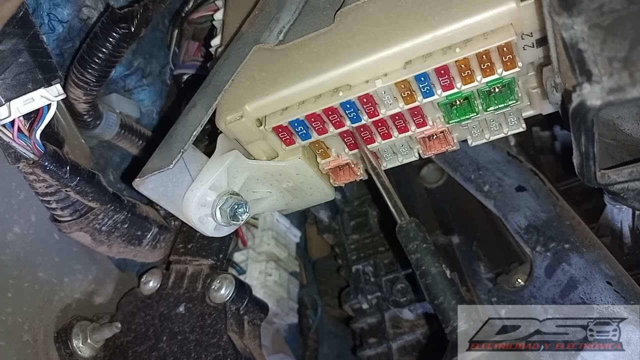 Toyota Hilux no funciona luz de reversa/ marcha atrás