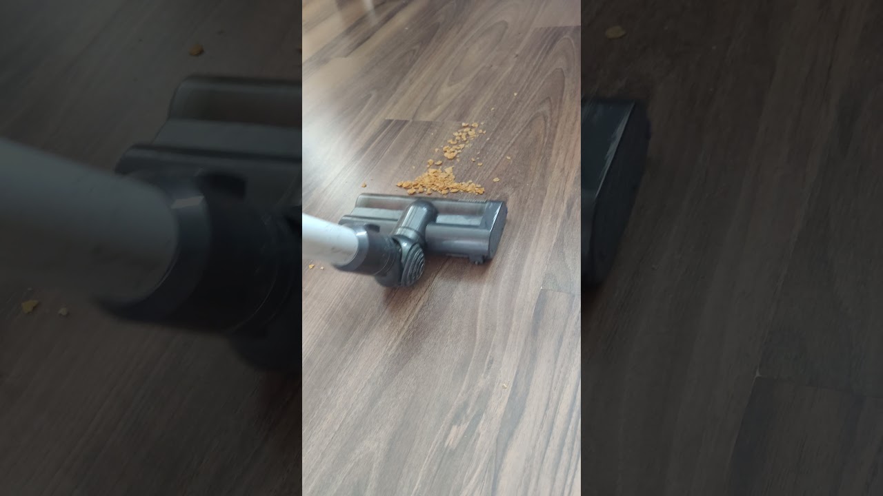 Dyson DC62 vs Xiaomi Mi Handheld Vacuum Cleaner Light - płatki