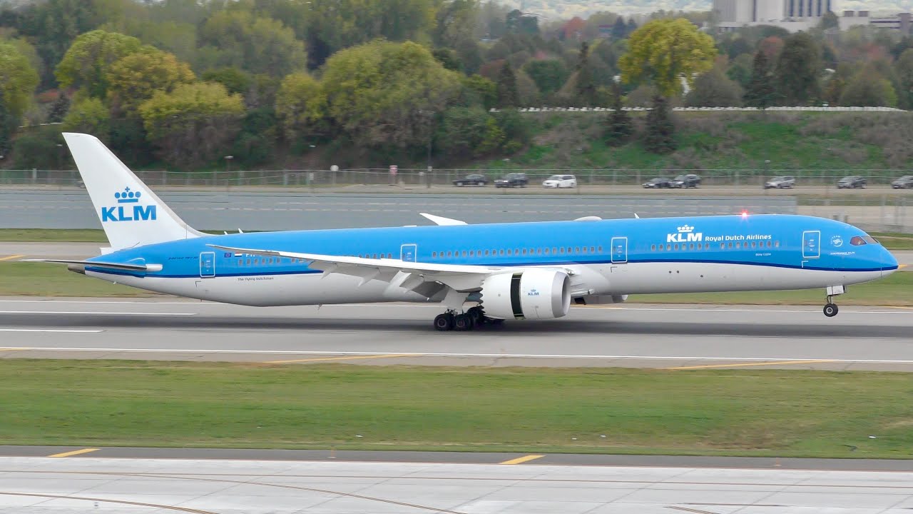 KLM 787-10 Landing and Takeoff at MSP
