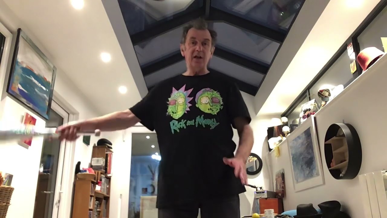 3 club juggling. the cascade