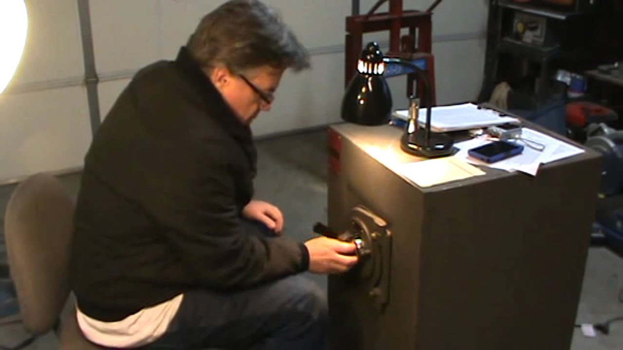 Cracking A Mosler Round Door Safe