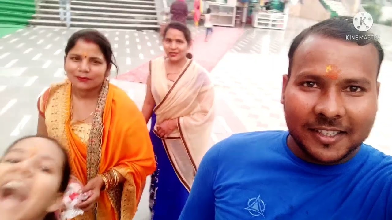 सुनीता शास्त्री!! राम जानकी मंदिर में दर्शन करती हुई और बेलाताली में कान्हा जी को नाव पर घुमाते हुए