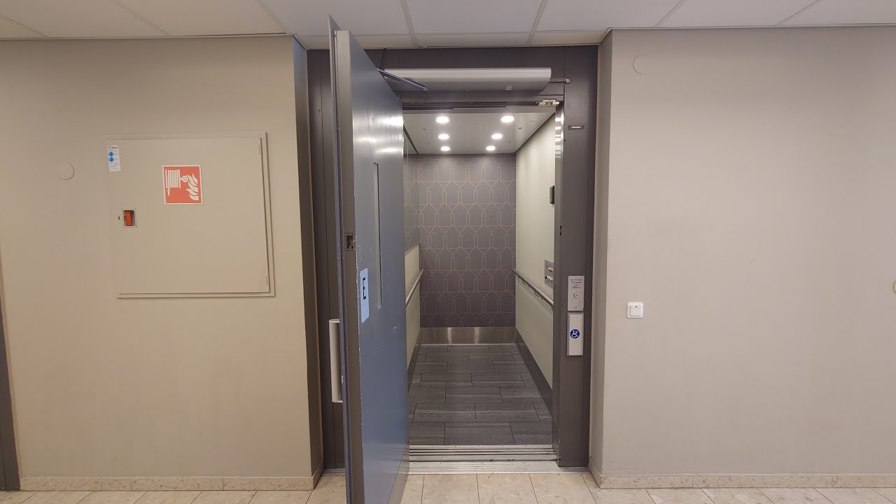 1990 Unilift Hydraulic Elevator @ Sj&ouml;&auml;ngsv&auml;gen 21, Sollentuna, Sweden!