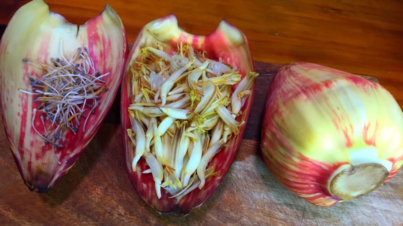 PINOY FOOD - THIS IS THE BEST WAY TO COOKED AND EAT BANANA BLOSSOM | PUSO NG SAGING | BANANA HEART.