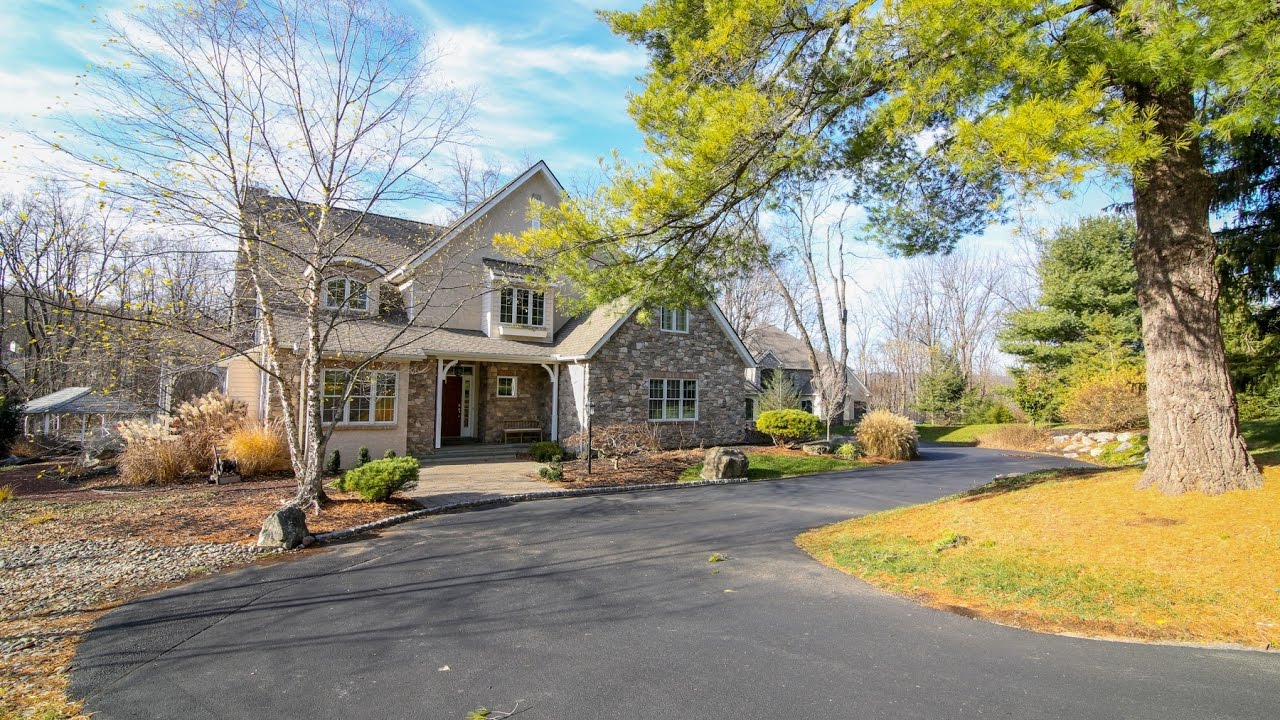 5286 Pineview Dr. Center Valley, PA 18034