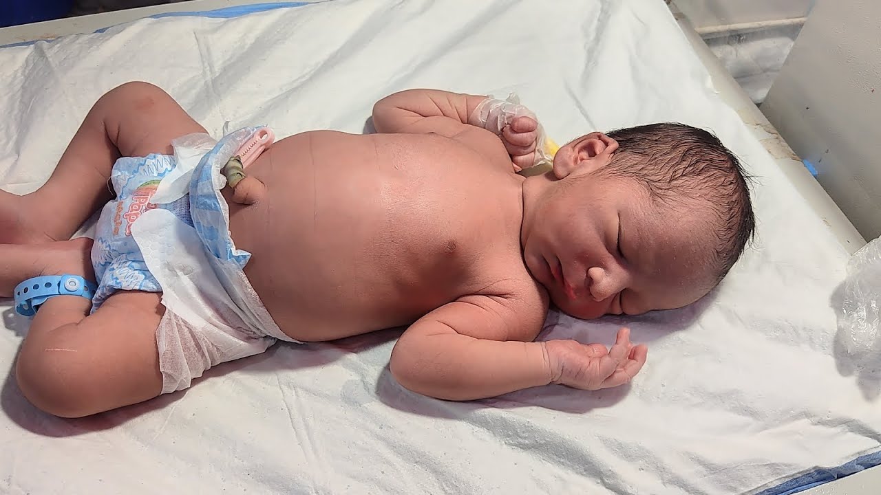 This child is hangry Breast feeding method a special prayers request for this child. #newbornbaby
