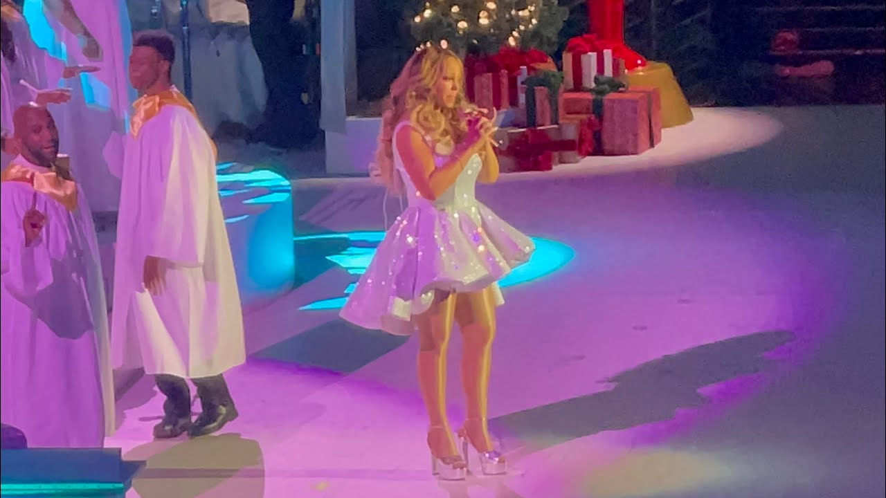 Mariah Carey: Merry Christmas to All | Hits Medley | MSG New York City, 12/13/22