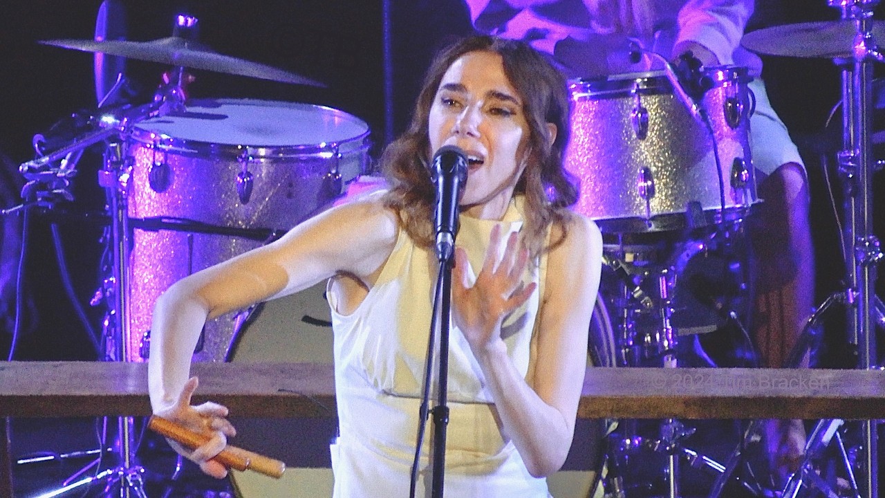 PJ Harvey, Down By The Water (live), San Francisco, October 10, 2024 (4K)