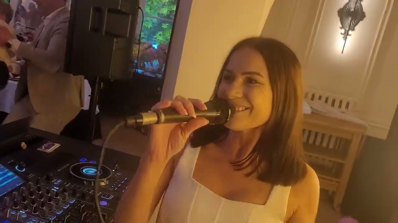 DJ   ANIA  saksofon  &  wokal
