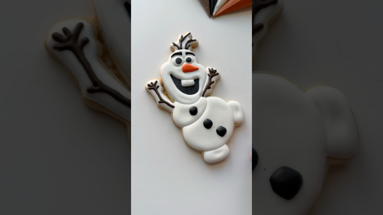 Olaf the snowman cookie⛄️ recipes and supplies linked in my bio #cookiedecorating #asmr
