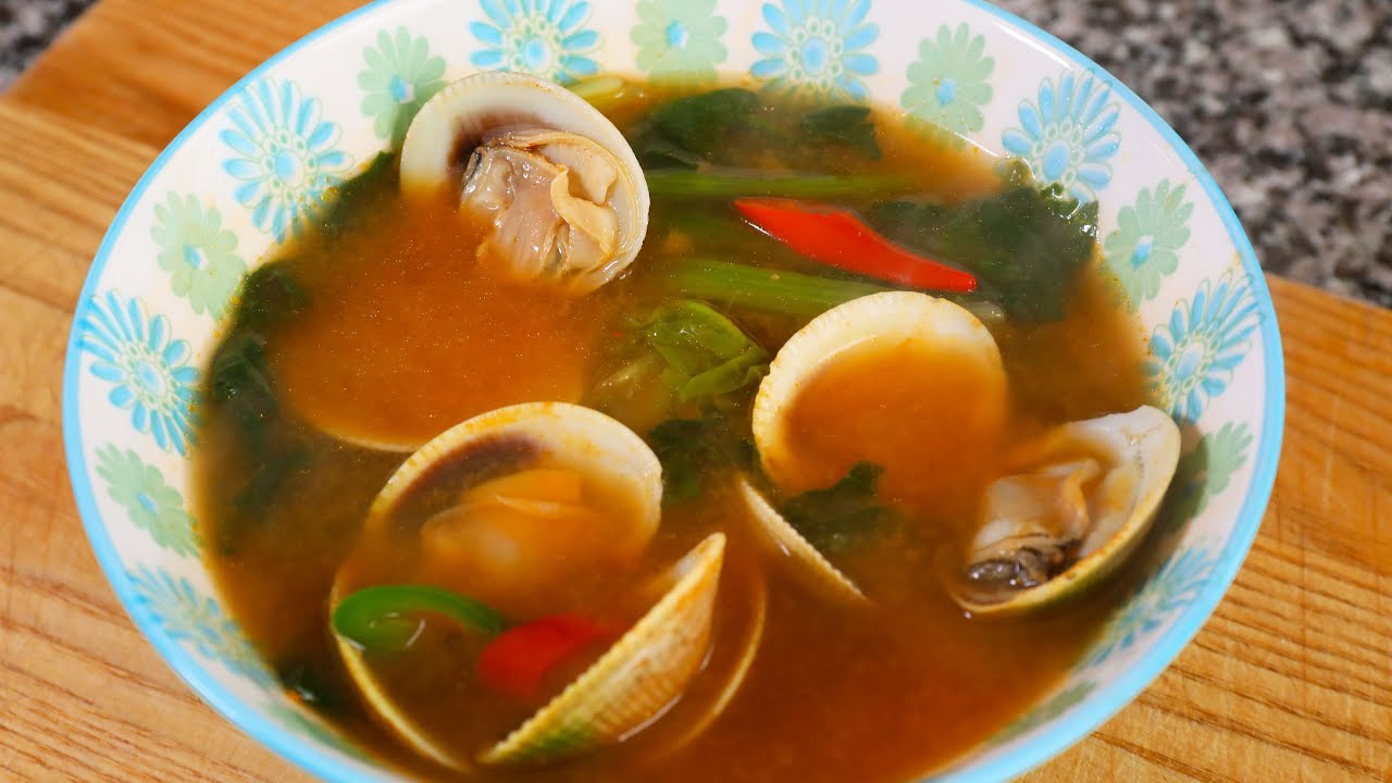 Суп с соевой пастой, шпинатом и ракушками (щигымчи-чоге твенджангук: 시금치조개 된장국)