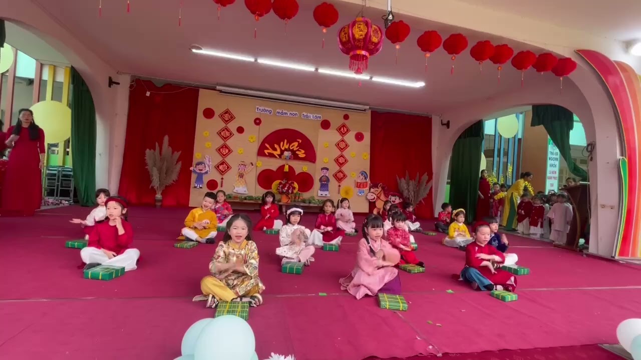 Cháu Minh Đức lớp 5A3 múa chào xuân 2026