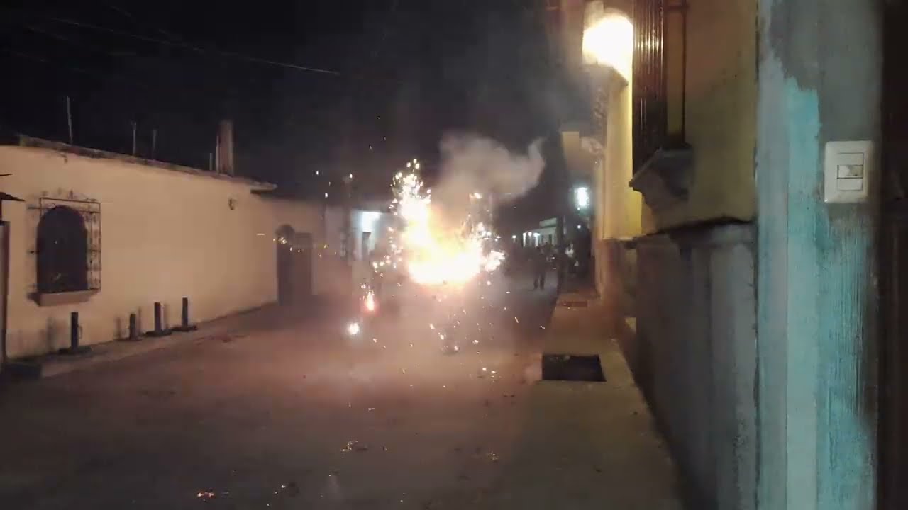 tambor y flauta en la procesión virgen de inmaculada alotenango guatemala