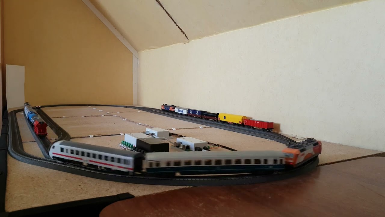 iTrain - Test run two H0 trains with diffent routes