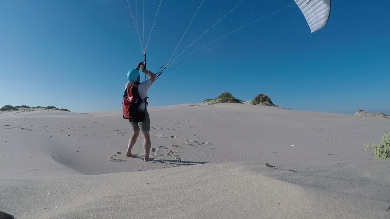 Flat sand dunes kiting U-turn RazorBlade 26 with wind 14mph (12kt) at SPI