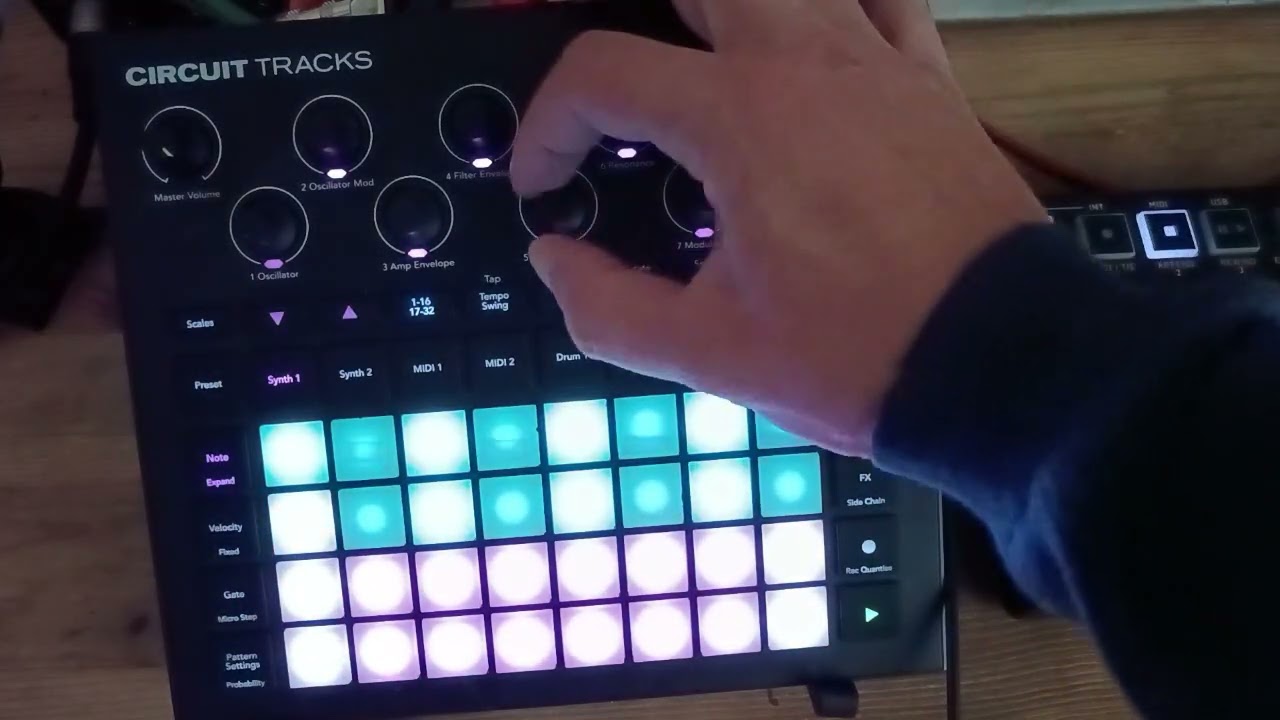 Retrowave with Novation Circuit Tracks