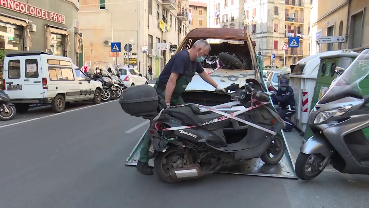 Maxioperazione a Genova contro le auto abbandonate