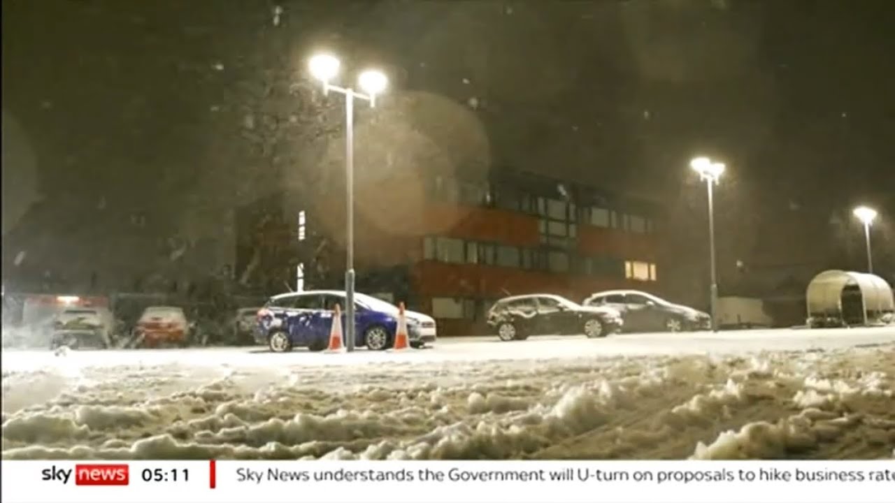 Sky News: Шторм Горетти принес в Великобританию ветер со скоростью 150 км/ч и сильный снегопад.