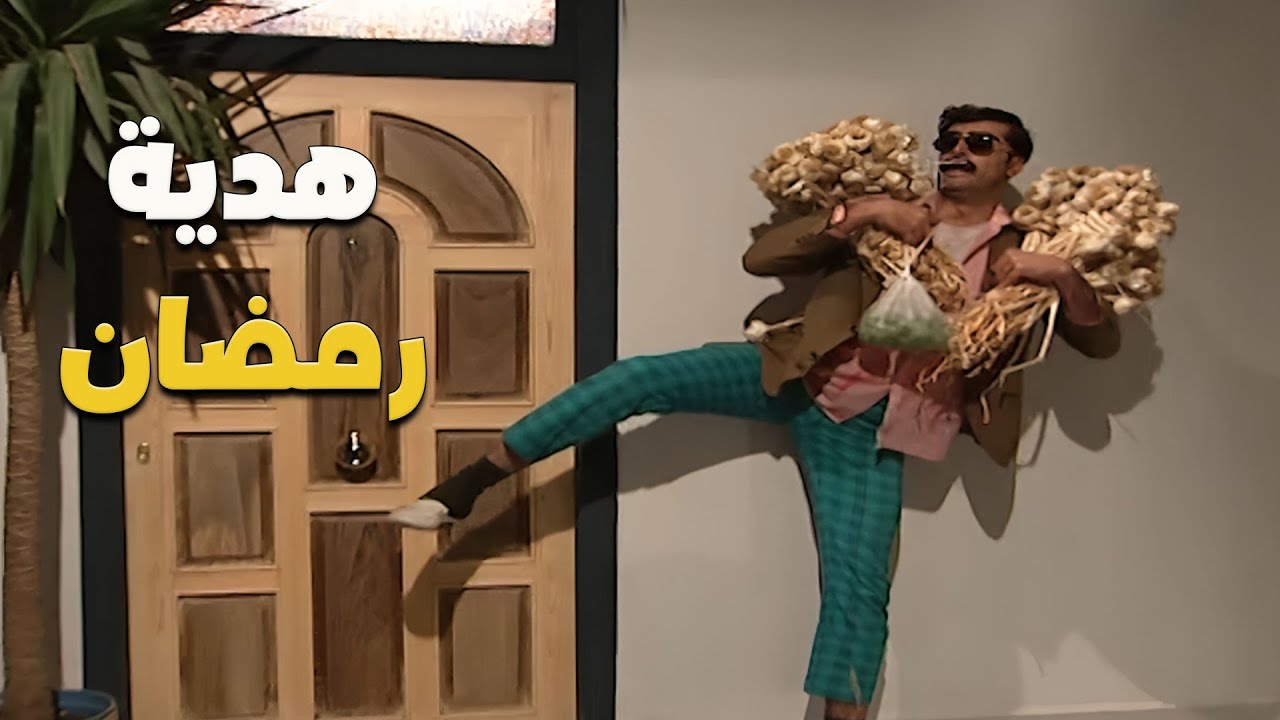 لما تقرر تجيب هدية لخطيبتك وانت صايم برمضان 🤣🤣🤣
