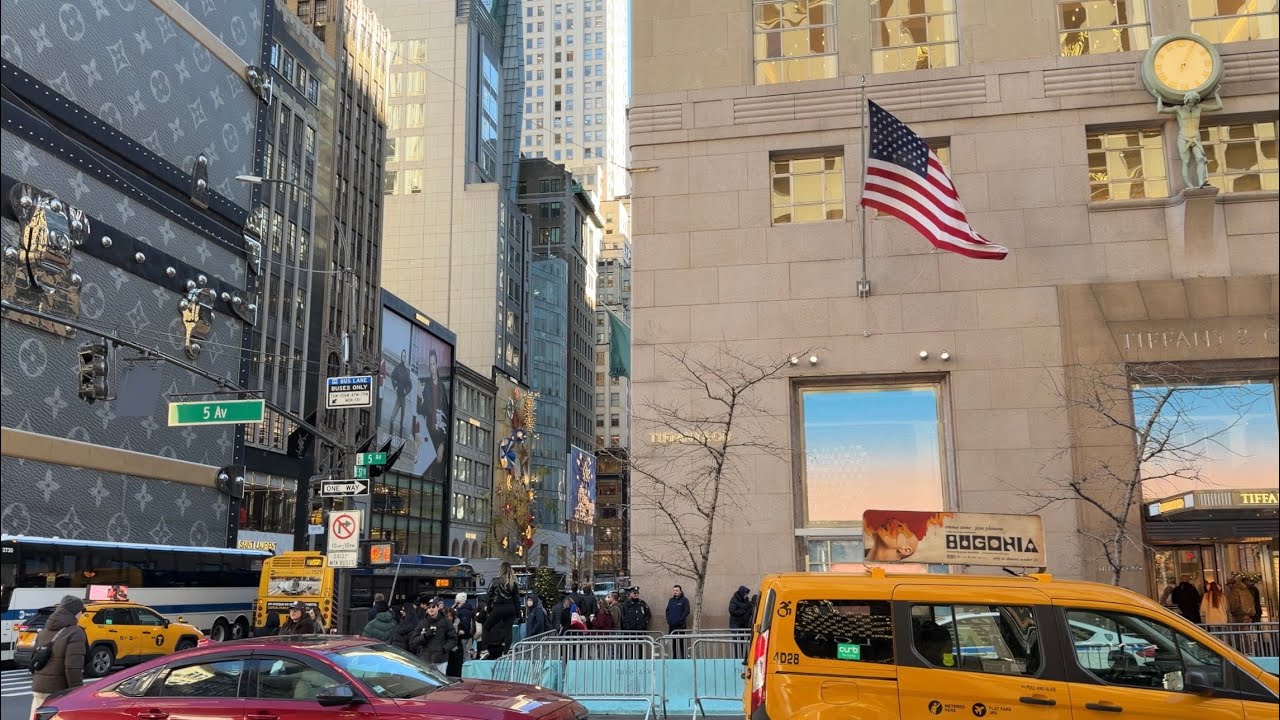 Holiday Walk in Manhattan 4K | Festive New York City Streets & Decorations