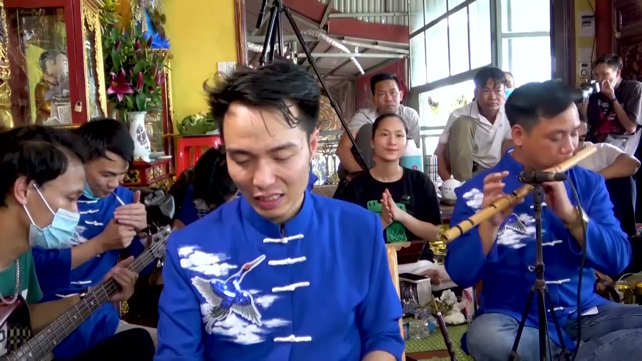 Cô bé thượng ngàn tuyệt đỉnh múa đẹp hát hay