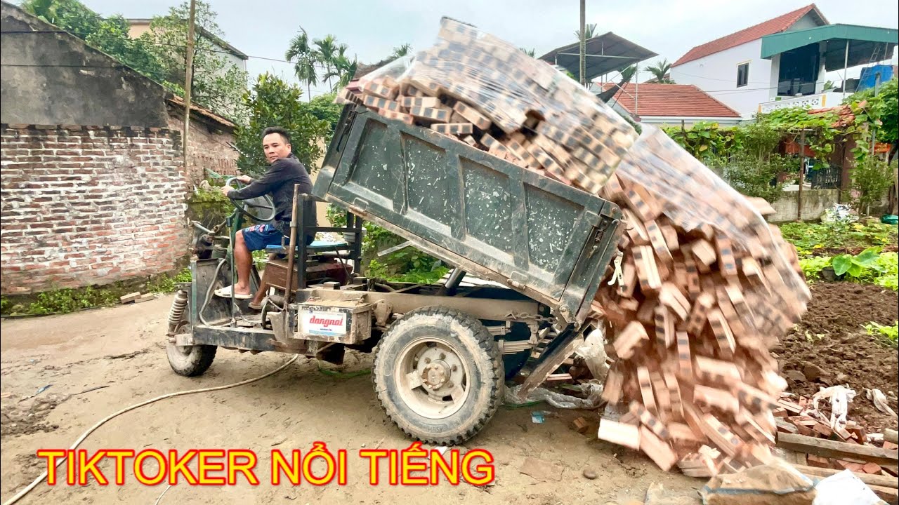 Trẻ tuổi tài cao hót tiktoker nổi tiếng lái công nông chở cát cực mạnh | Máy xúc múc cát ô tô tải