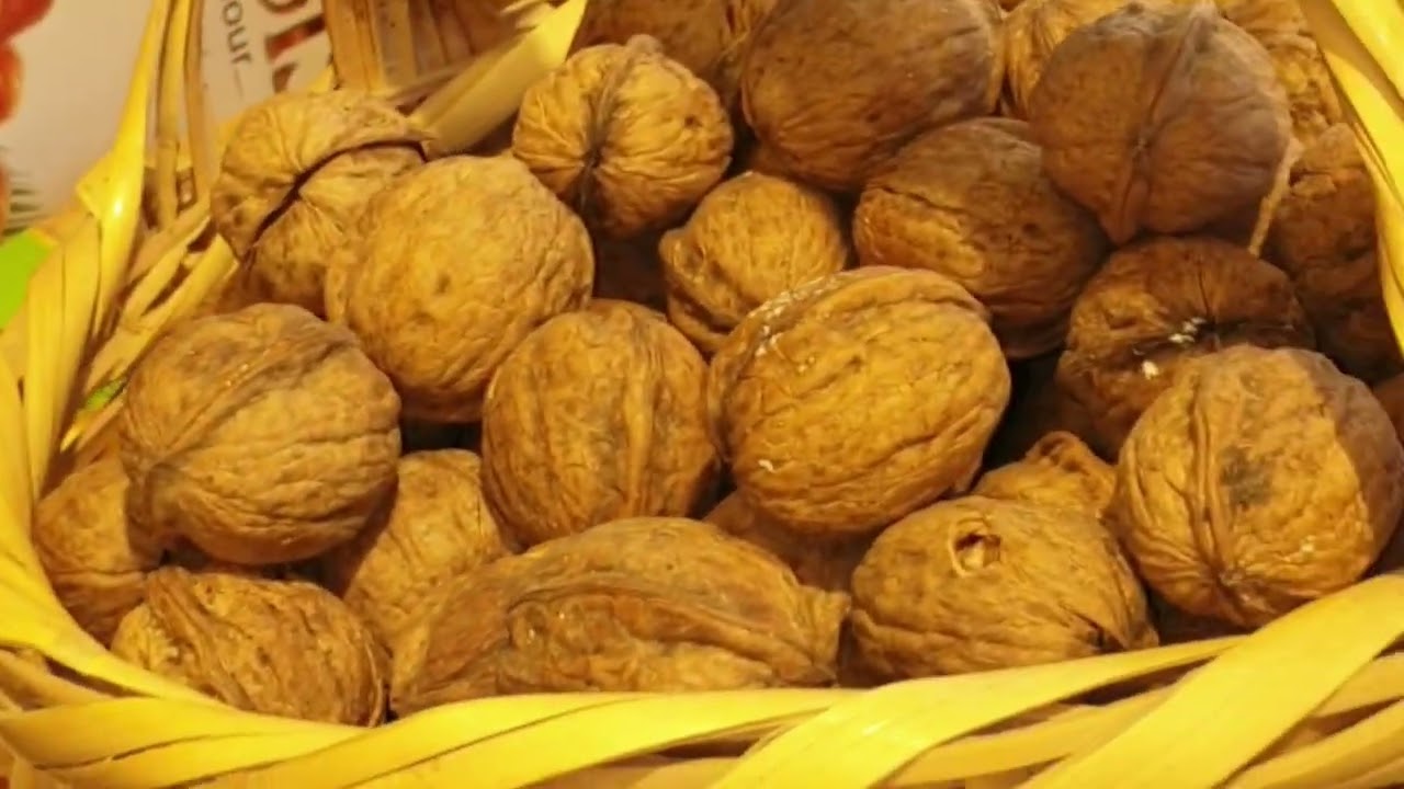 جولة في محل بيع مواد طبيعية و تمور