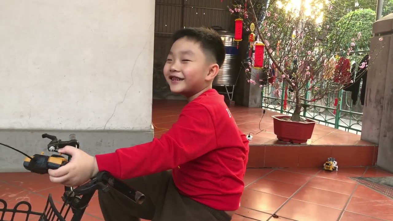 ￼ Được nghỉ tết hoan đi cắt tóc
