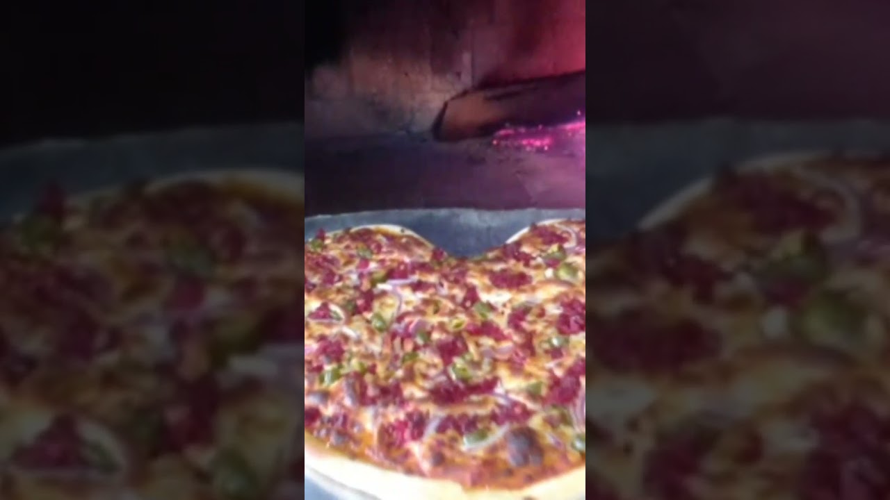 Feliz d&iacute;a de San Valentin pizza Coraz&oacute;n