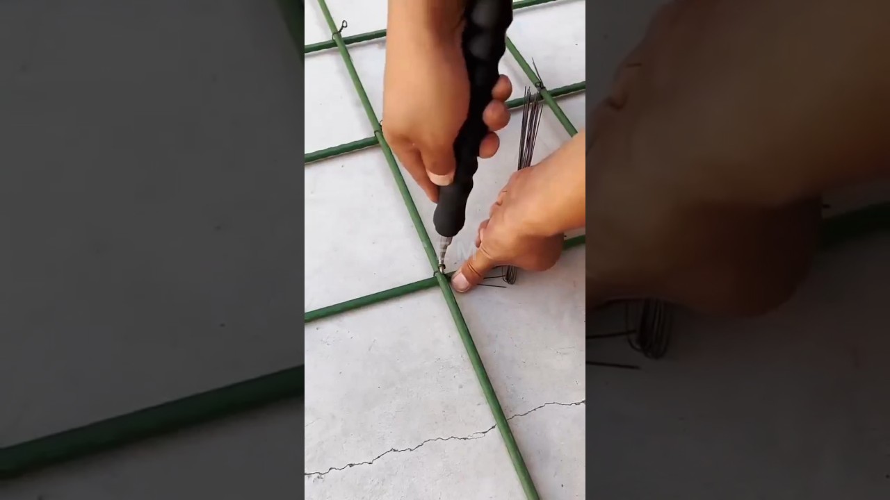 Advanced hook for rods binding wire tieup.  