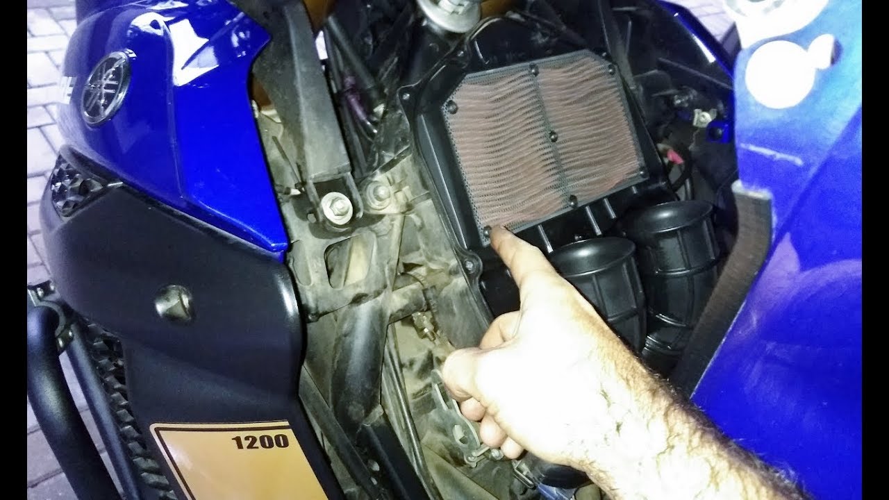 Troca do filtro de ar com limpeza da caixa de ar - Super Ténéré 1200