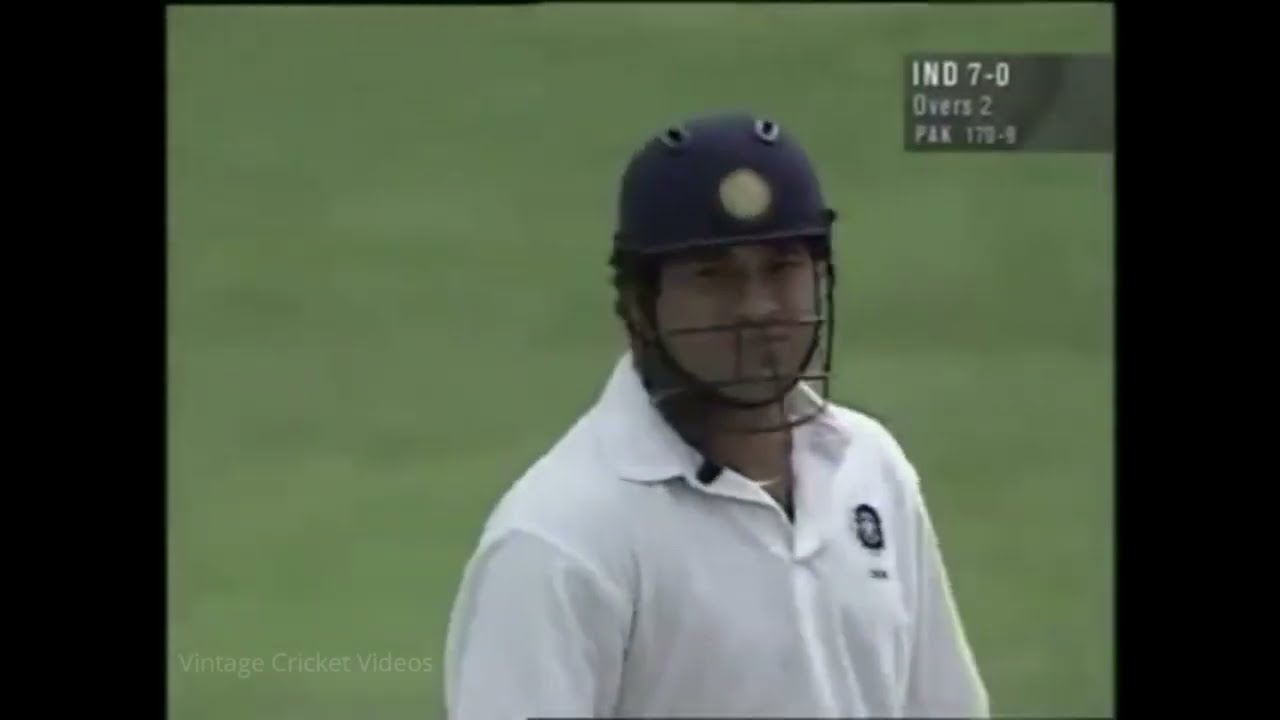 Sachin Tendulkar vs Waqar Younis | Waqar's fiery spell and Sachin's comeback