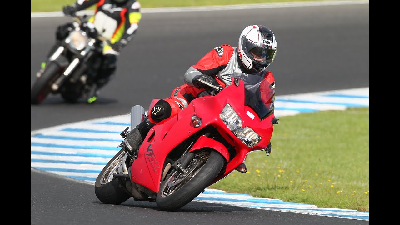 VFR800 Phillip Island Track Day - 9 Mar 2020 with Dashware speed and track overlay