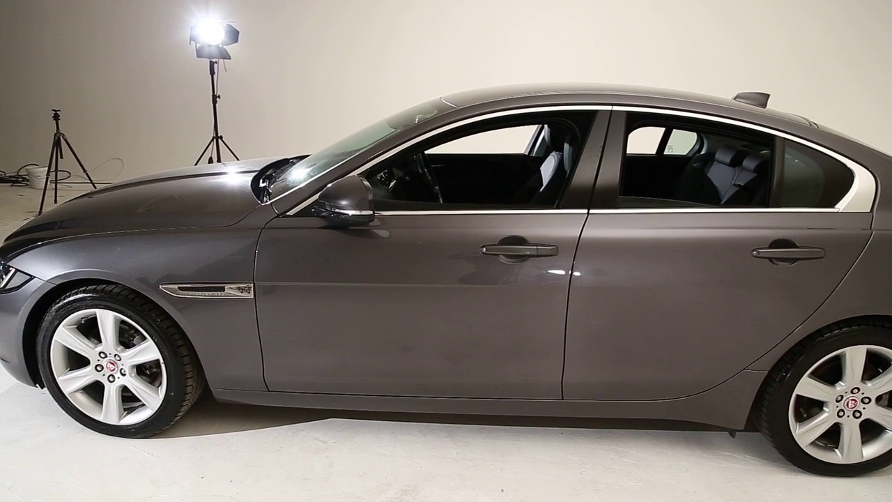 Jaguar XE Saloon (2017) 2.0 D 180 Portfolio Auto U366
