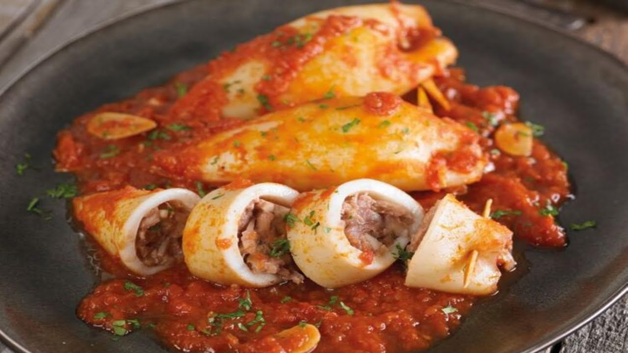 Recette d&eacute;licieuse de Calamar Farcis au Riz et Sauce Tomate &Eacute;pic&eacute;e