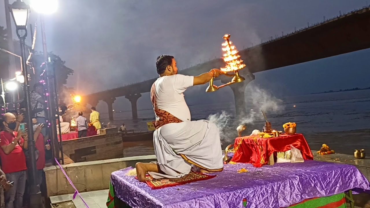 17 Mahino Baad Kuch Yu भक्तिमय Huwa गांधी घाट ।।                    Fir Suru Huwi Ganga Aarti