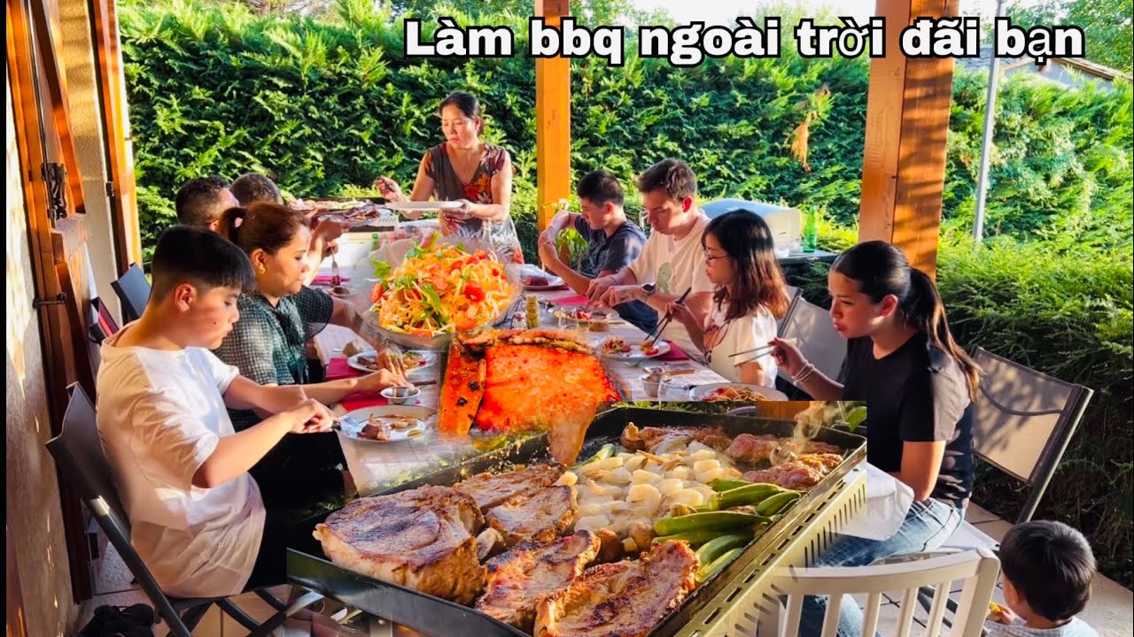 Thịt heo quay, thịt nướng, bánh chưng chiên giòn, người Việt xa quê gặp nhau vui như Tết. Mai le