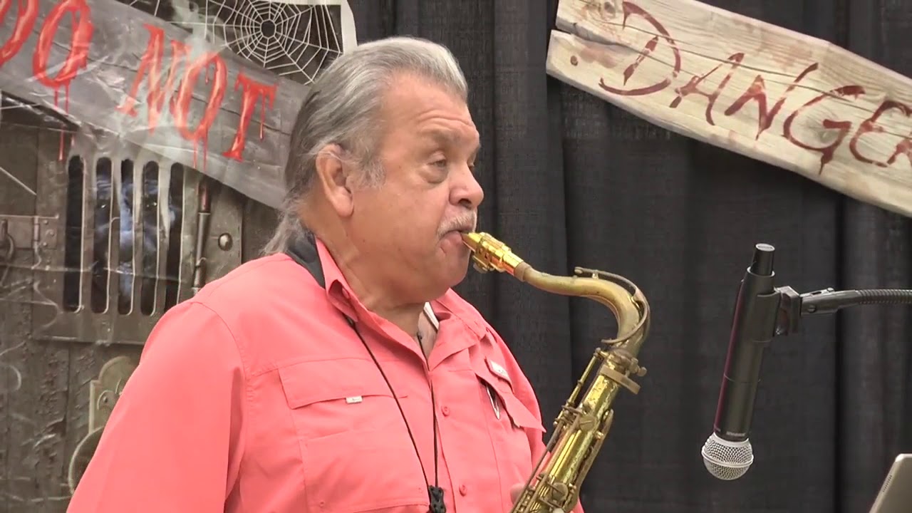 Piel Canela (Eydie Gourmet Saxophone Cover)