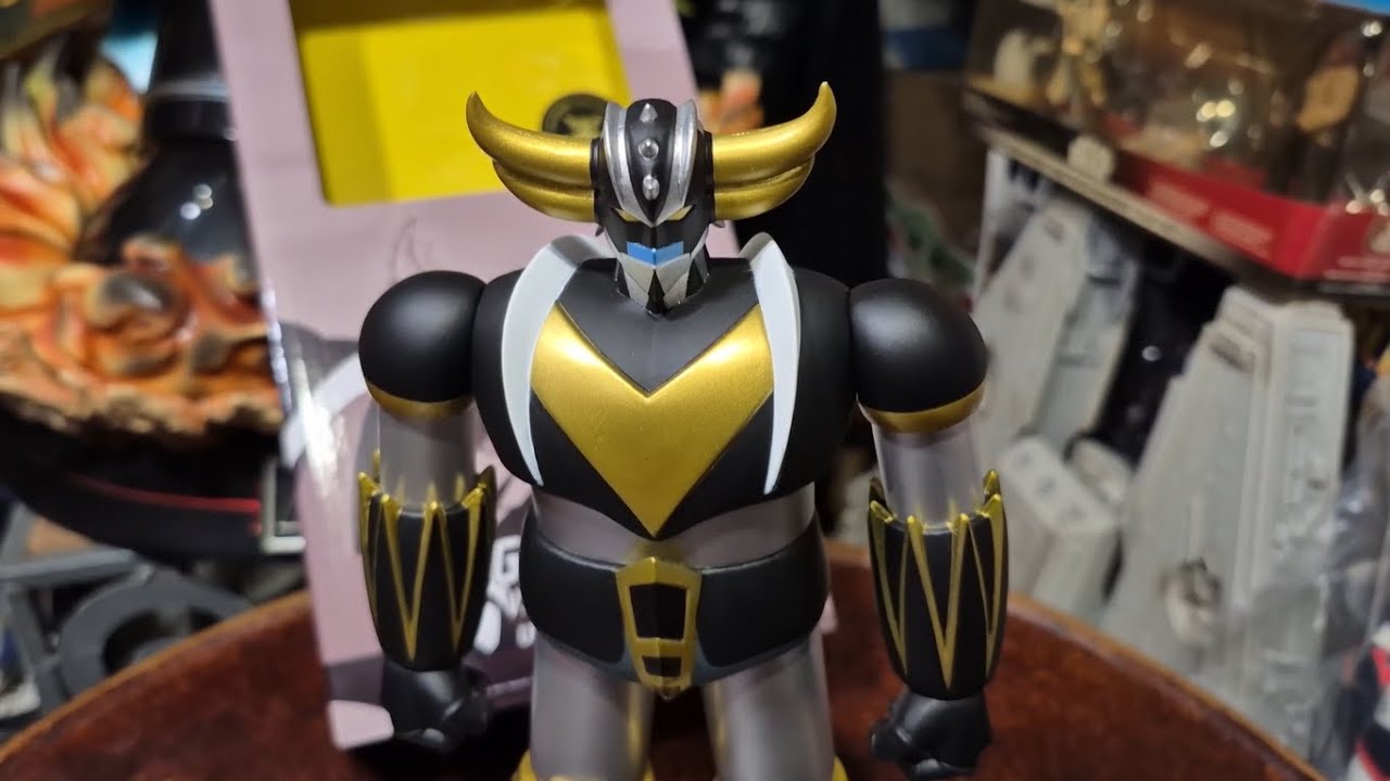 Happy Day # 63 : Ma 1ère figurine 2026, le Goldorak Exclusive Black/Gold HL-PRO (Figurine Collector)