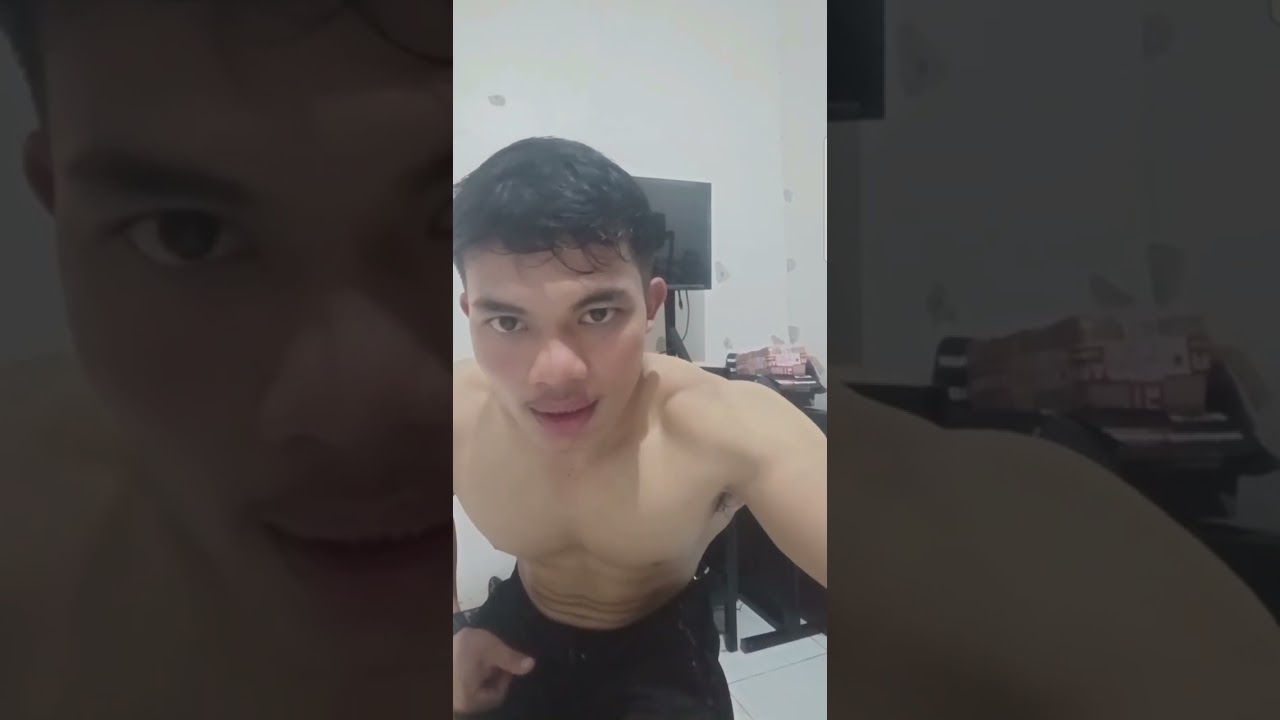 Abang macho ganteng flexing otot
