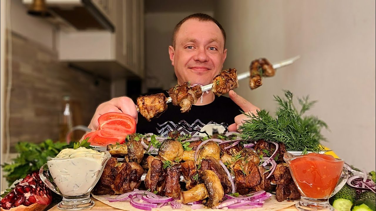 МУКБАНГ. ОБЖОР. ШАШЛЫК ИЗ СВИНИНЫ И ГРИБЫ В ДУХОВКЕ, ОВОЩИ, СОУС, ЛАВАШ. АСМР. BARBECUE.